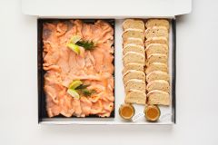 Deli_Lachs_gross_2025_40_H